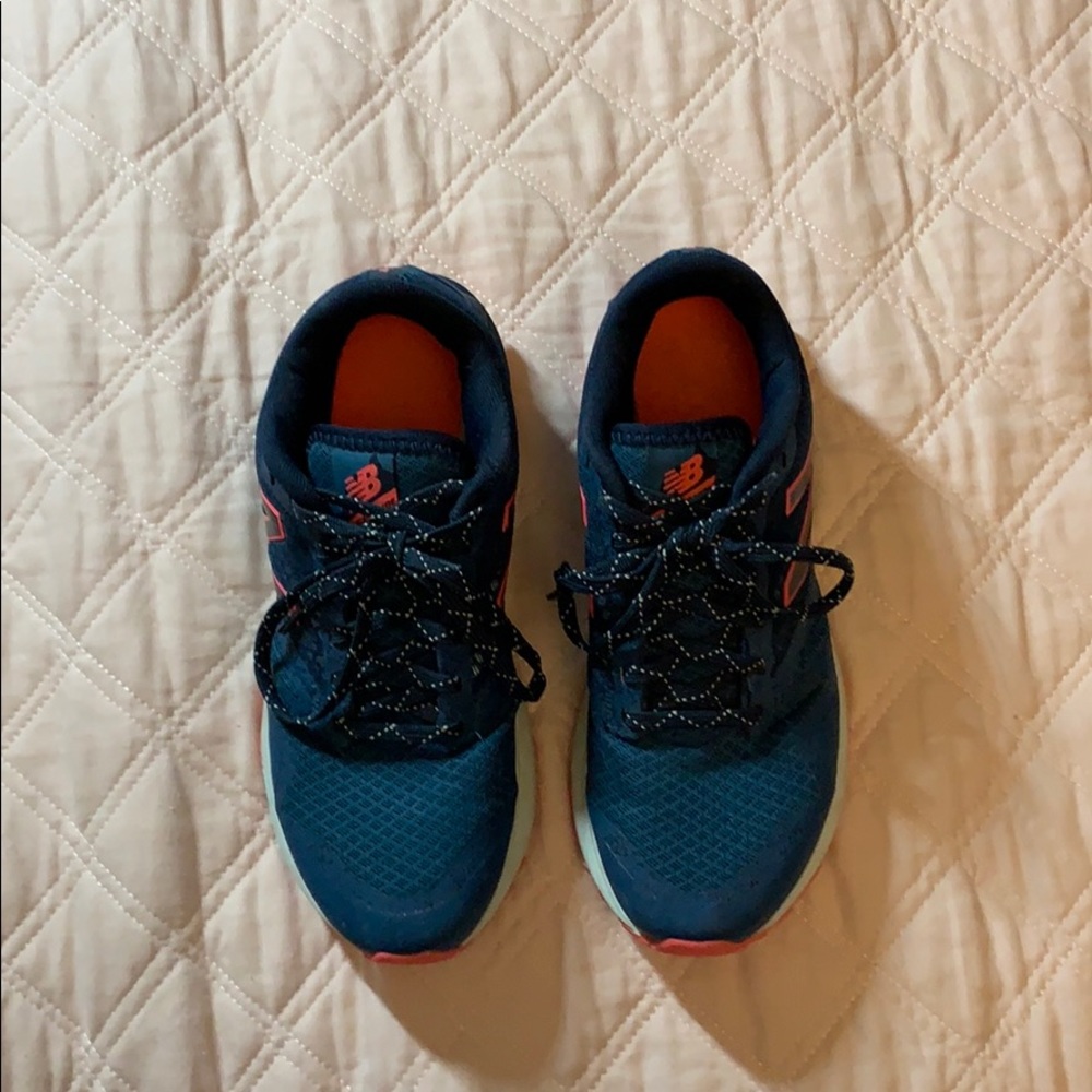 New balance tennis shoes